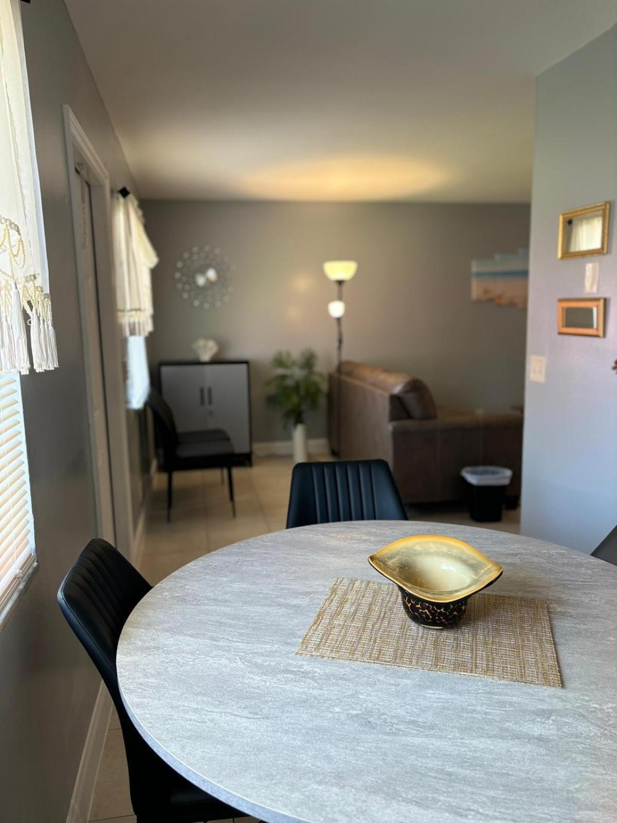 Coastal Breeze - 2Br Apartment 西棕榈滩 外观 照片